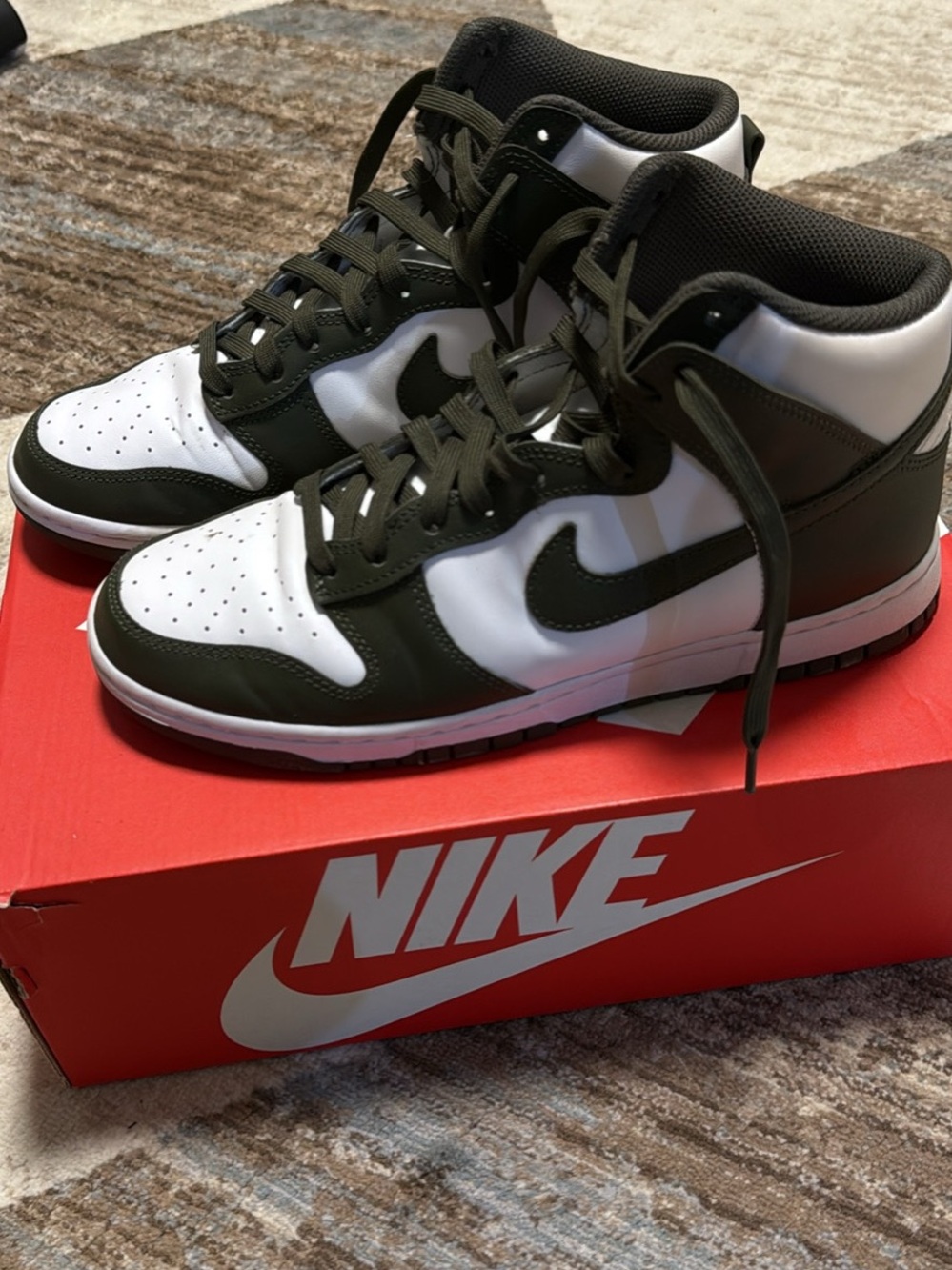Nike Dunk High Retri High-Top Sneakers in White Cargo Khaki Green M 8.5 W 10
